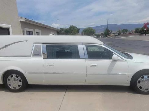 Used 2010 Cadillac DTS Hearse FWD image 10