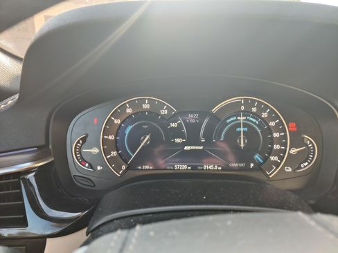 Used 2018 BMW 530e w/ Premium Package 2 image 19