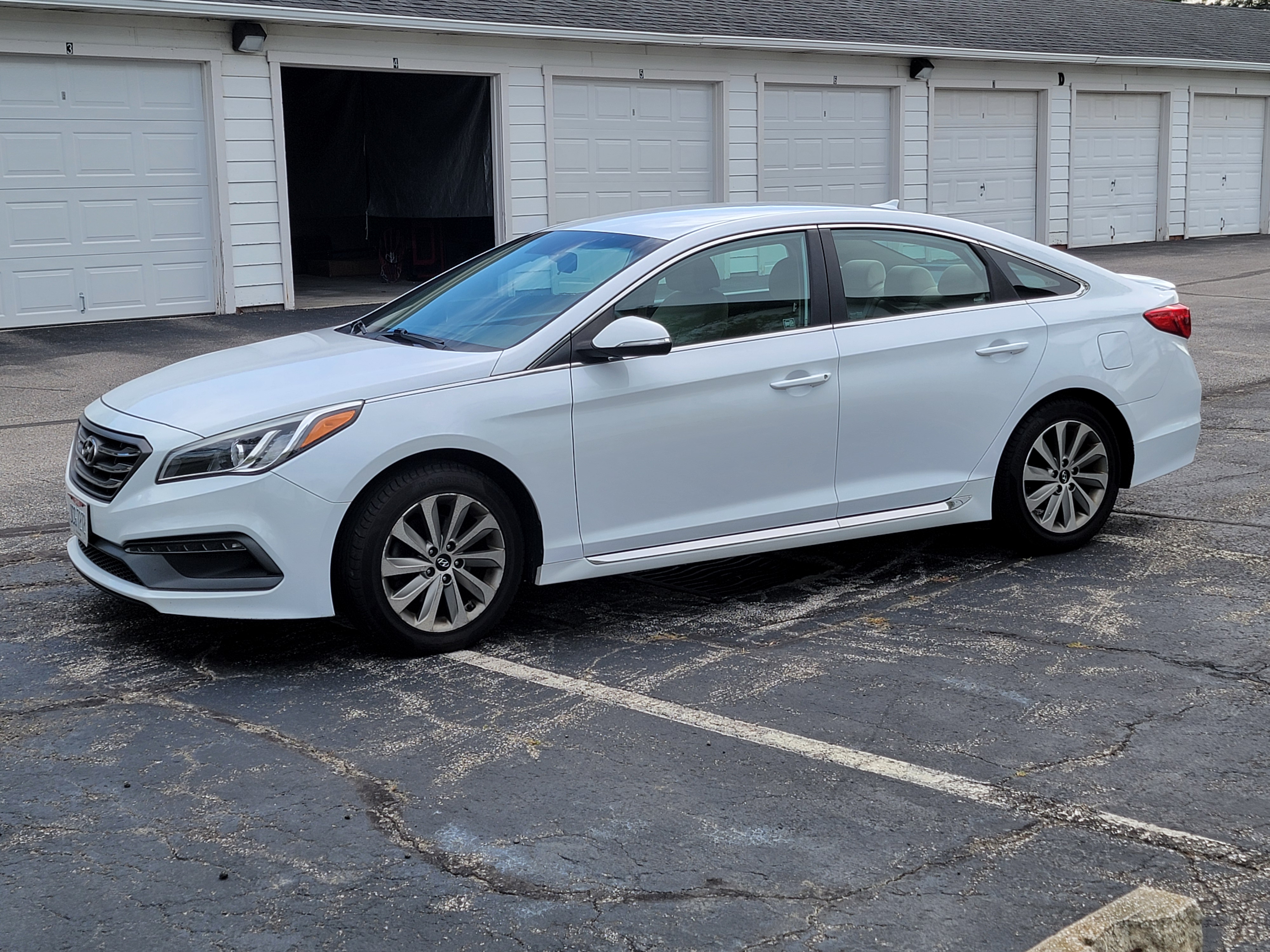 Used 2016 Hyundai Sonata Sport FWD image 2