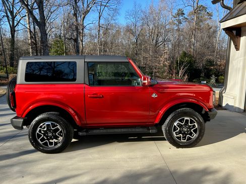 Used 2022 Ford Bronco Outer Banks image 2