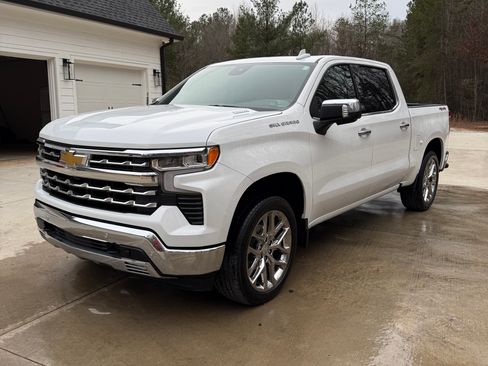 Used 2025 Chevrolet Silverado 1500 LTZ w/ LTZ Premium Package image 6