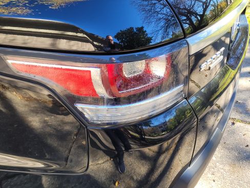 Used 2014 Land Rover Range Rover Sport HSE image 14