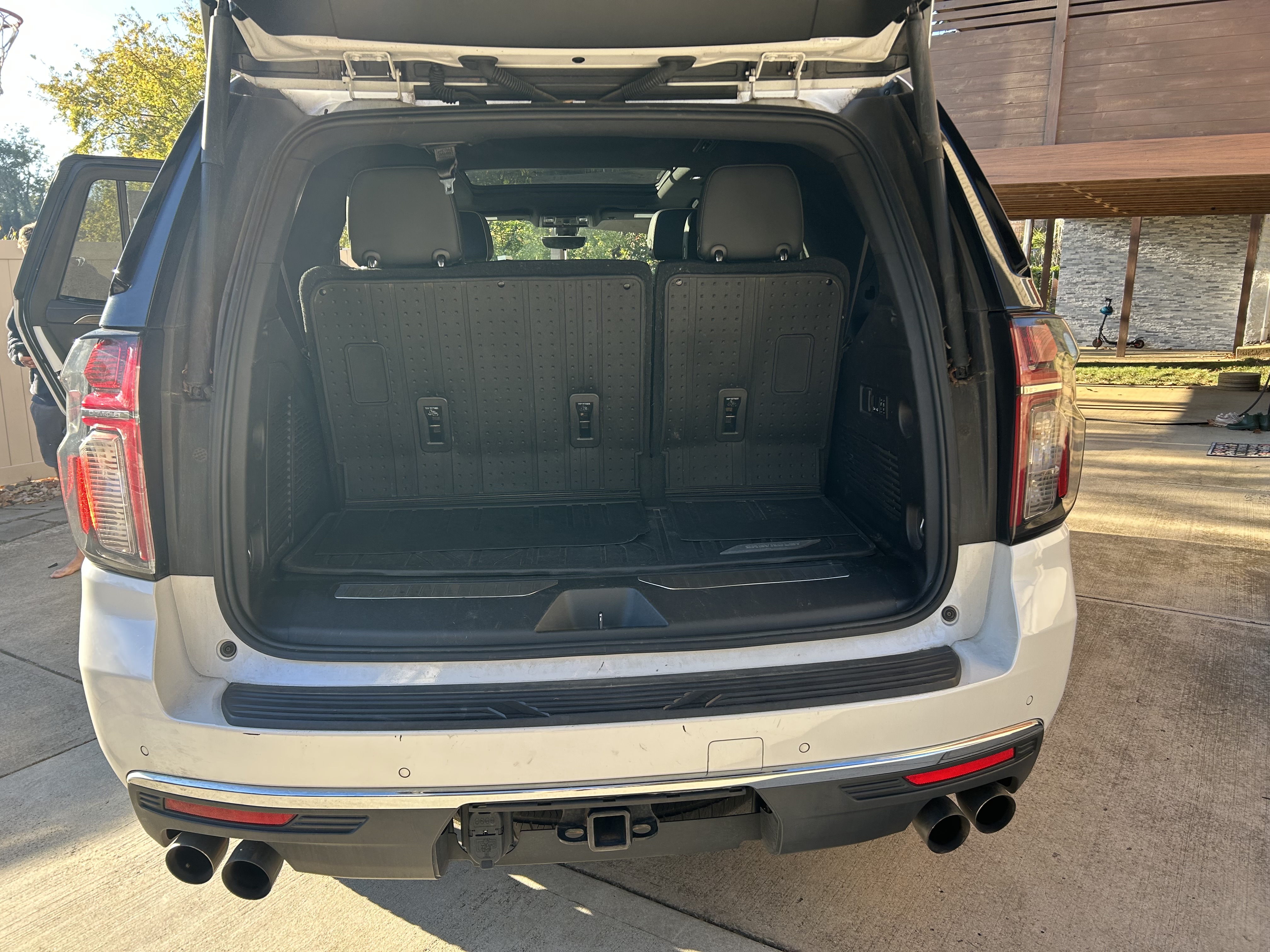 Used 2021 Chevrolet Tahoe Premier w/ Premium Package AWD/4WD image 11