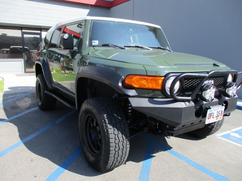Used 2010 Toyota FJ Cruiser 4WD image 9