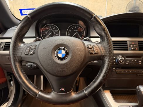 Used 2012 BMW 335i Convertible image 18