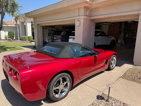 Used 2001 Chevrolet Corvette Convertible w/ Preferred Equipment Group2 RWD image 4