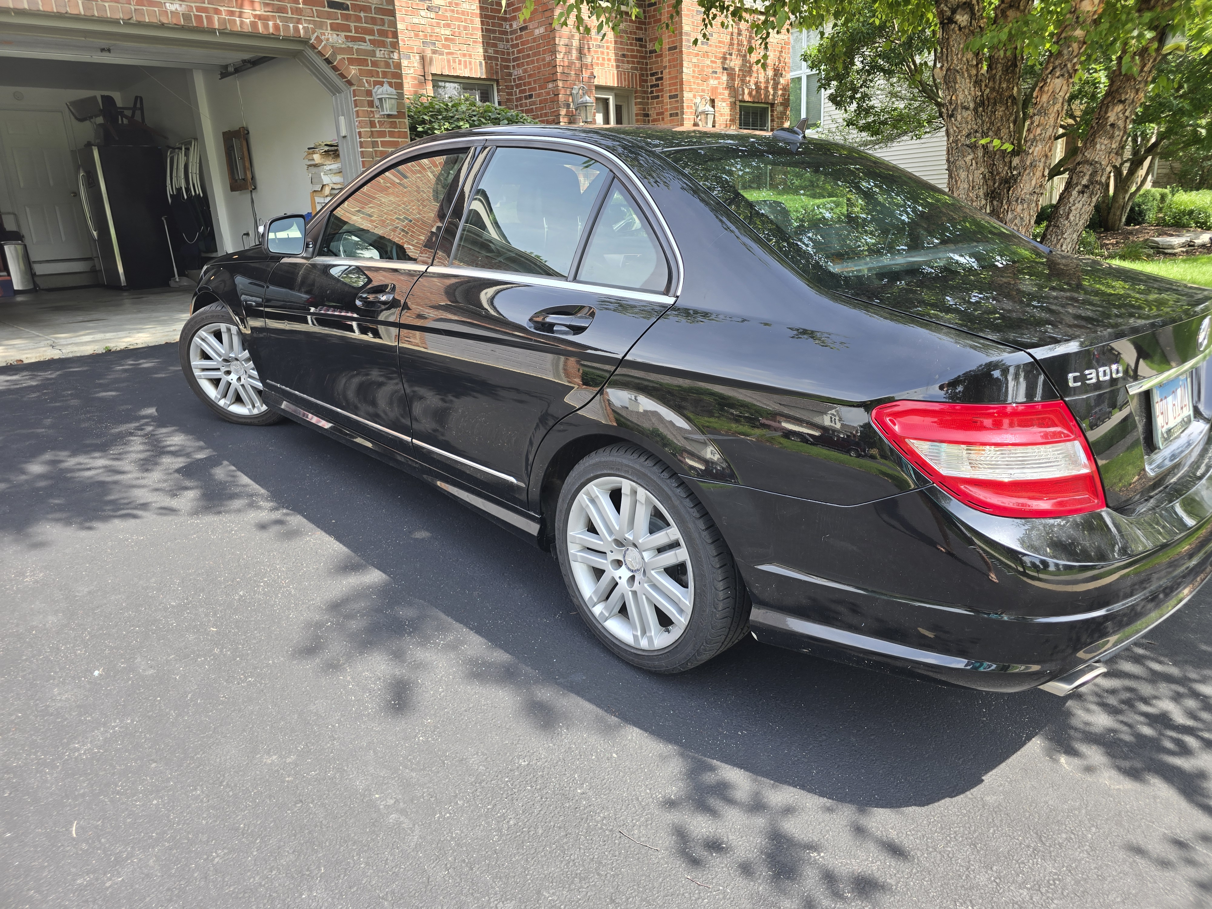 Used 2009 Mercedes-Benz C 300 4MATIC Sedan image 4