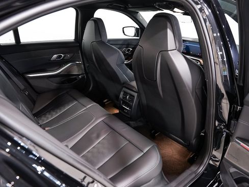 Used 2023 BMW M3 Sedan w/ Executive Package image 30