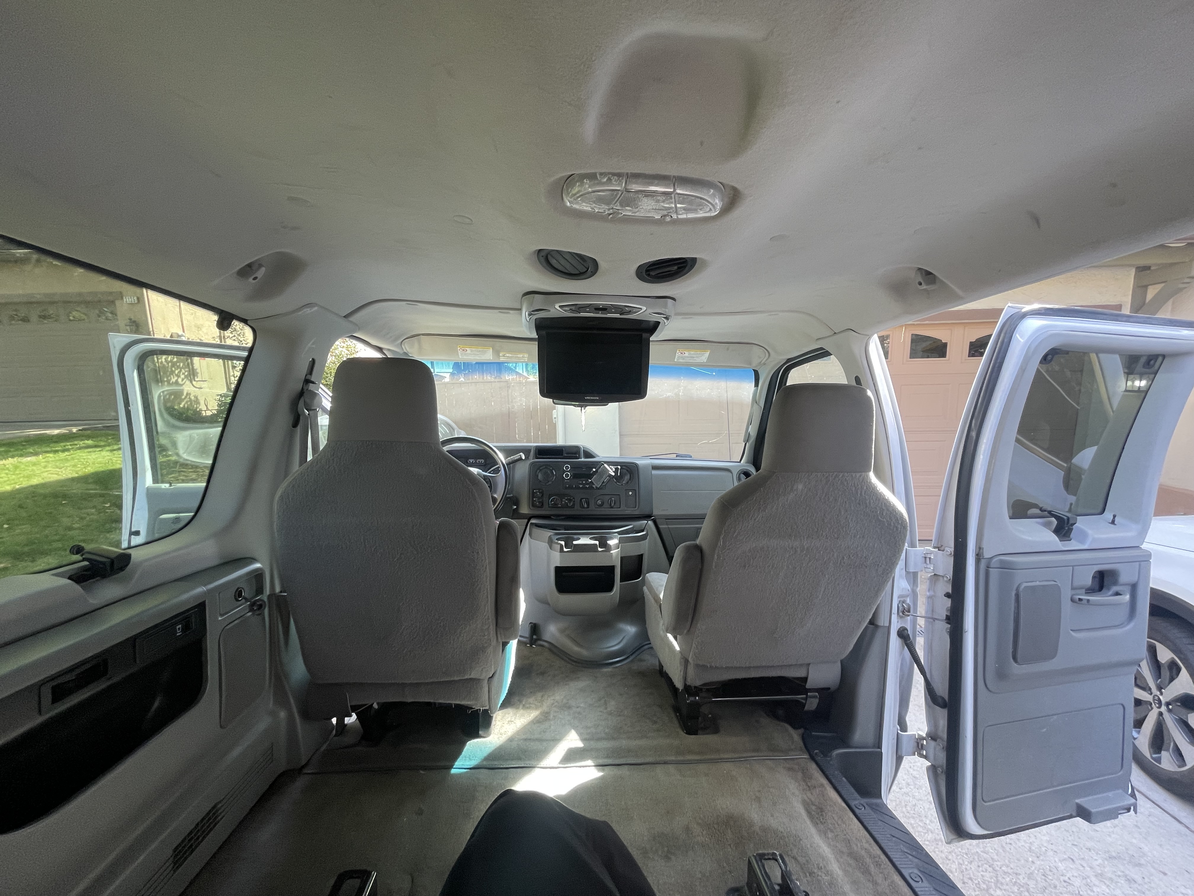 Used 2014 Ford E-350 and Econoline 350 XLT RWD image 17