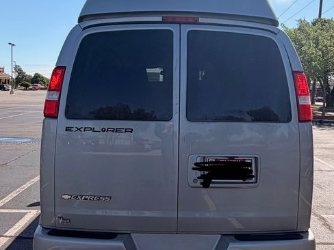 Used 2022 Chevrolet Express 2500 w/ Enhanced Convenience Package RWD image 5