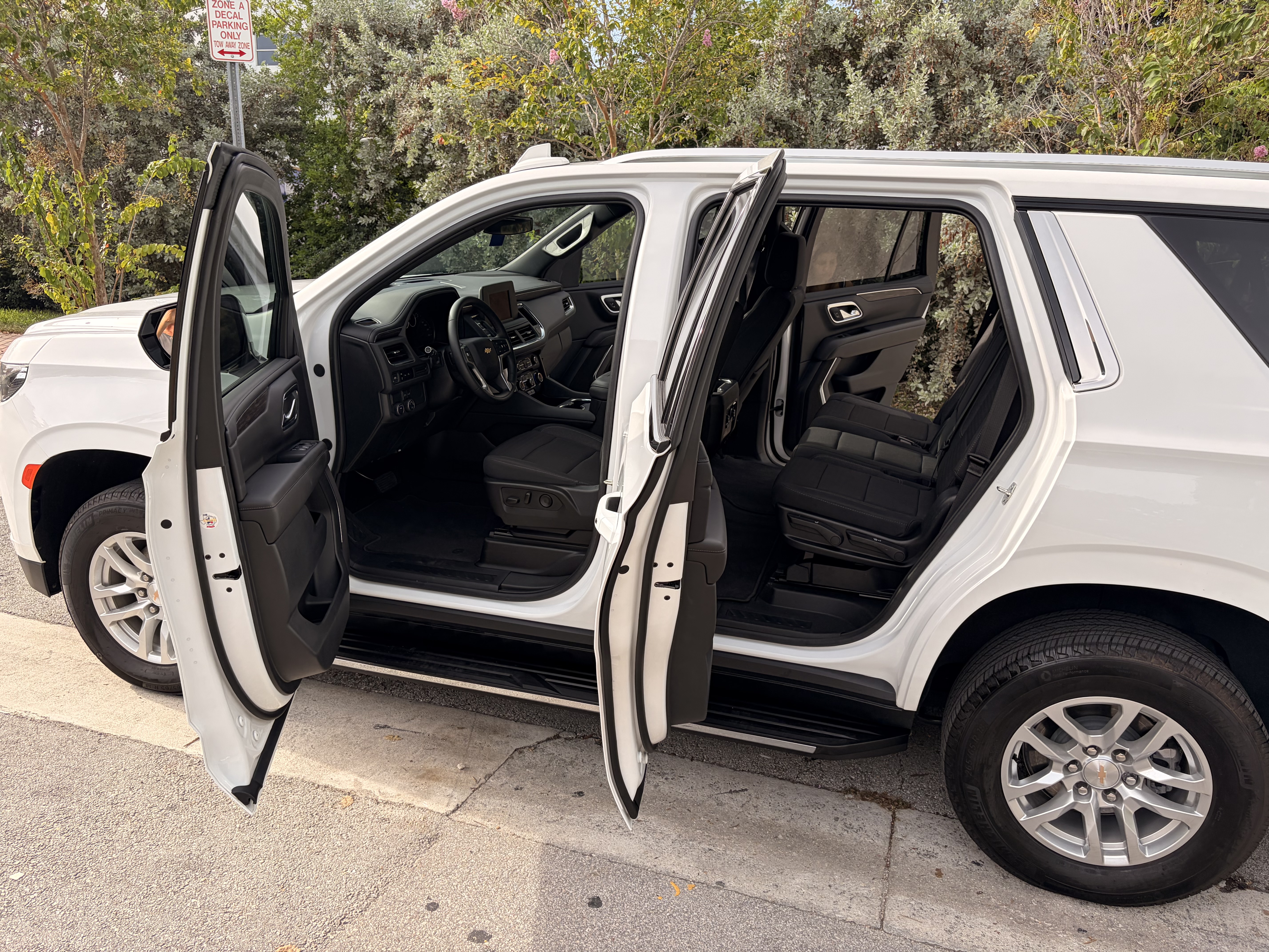 Used 2024 Chevrolet Tahoe LS RWD image 14