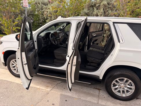 Used 2024 Chevrolet Tahoe LS RWD image 14