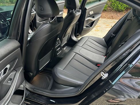 Used 2022 BMW 330i Sedan w/ M Sport Package RWD image 10