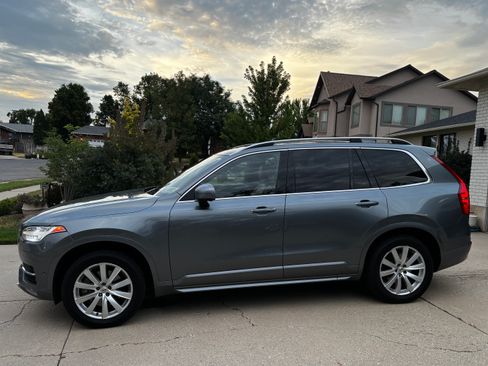 Used 2018 Volvo XC90 T5 Momentum w/ Convenience Package AWD/4WD image 4