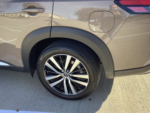 Used 2023 Nissan Pathfinder Platinum w/ Cargo Package image 18