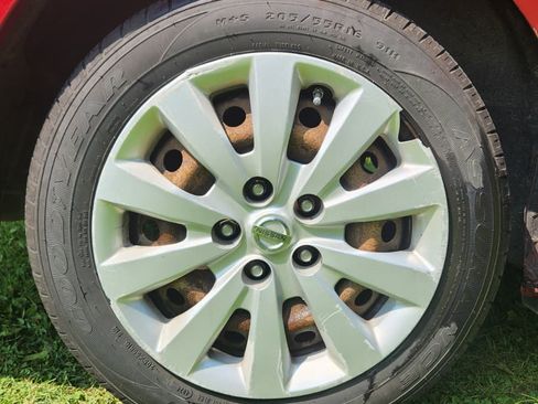 Used 2015 Nissan Sentra SV FWD image 25