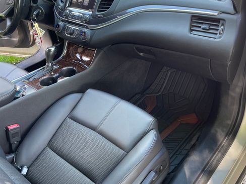 Used 2015 Chevrolet Impala LT FWD image 10
