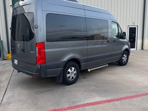 Used 2019 Mercedes-Benz Sprinter 2500 image 2