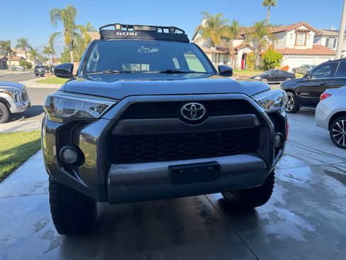 Used 2016 Toyota 4Runner SR5 image 2