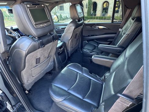 Used 2015 Cadillac Escalade Platinum image 14