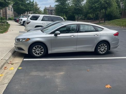 Used 2018 Ford Fusion S FWD image 4