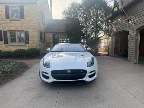 Used 2020 Jaguar F-TYPE R AWD/4WD image 2