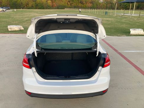 Used 2015 Ford Focus SE FWD image 14