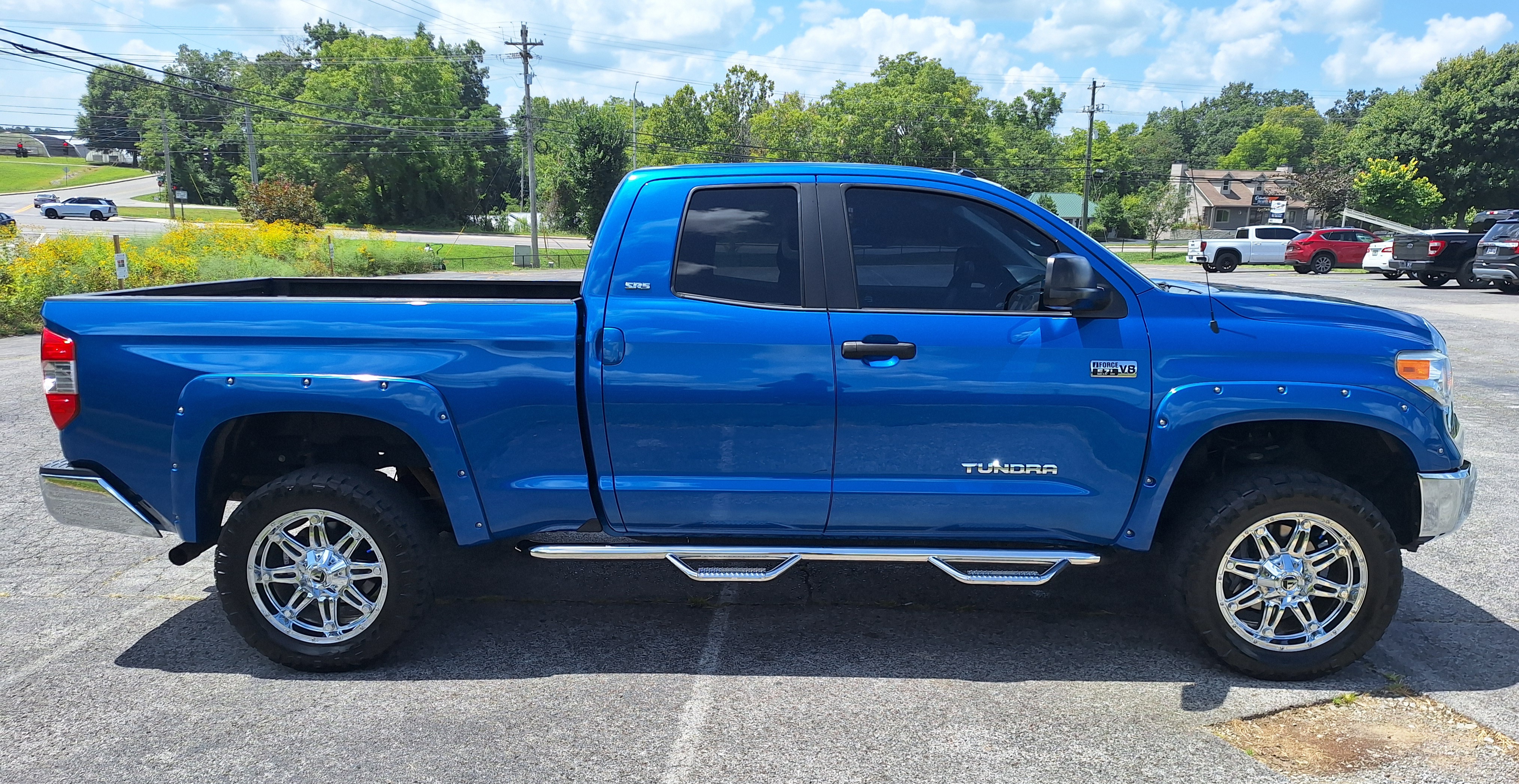Used 2017 Toyota Tundra SR5 w/ SR5 Upgrade Package AWD/4WD image 6