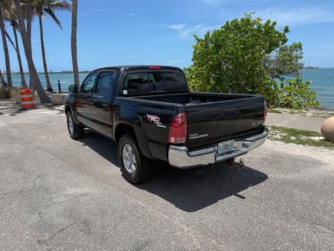 Used 2006 Toyota Tacoma PreRunner RWD image 11