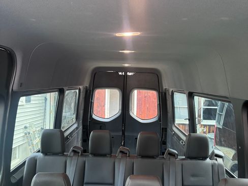 Used 2021 Mercedes-Benz Sprinter 2500 image 12