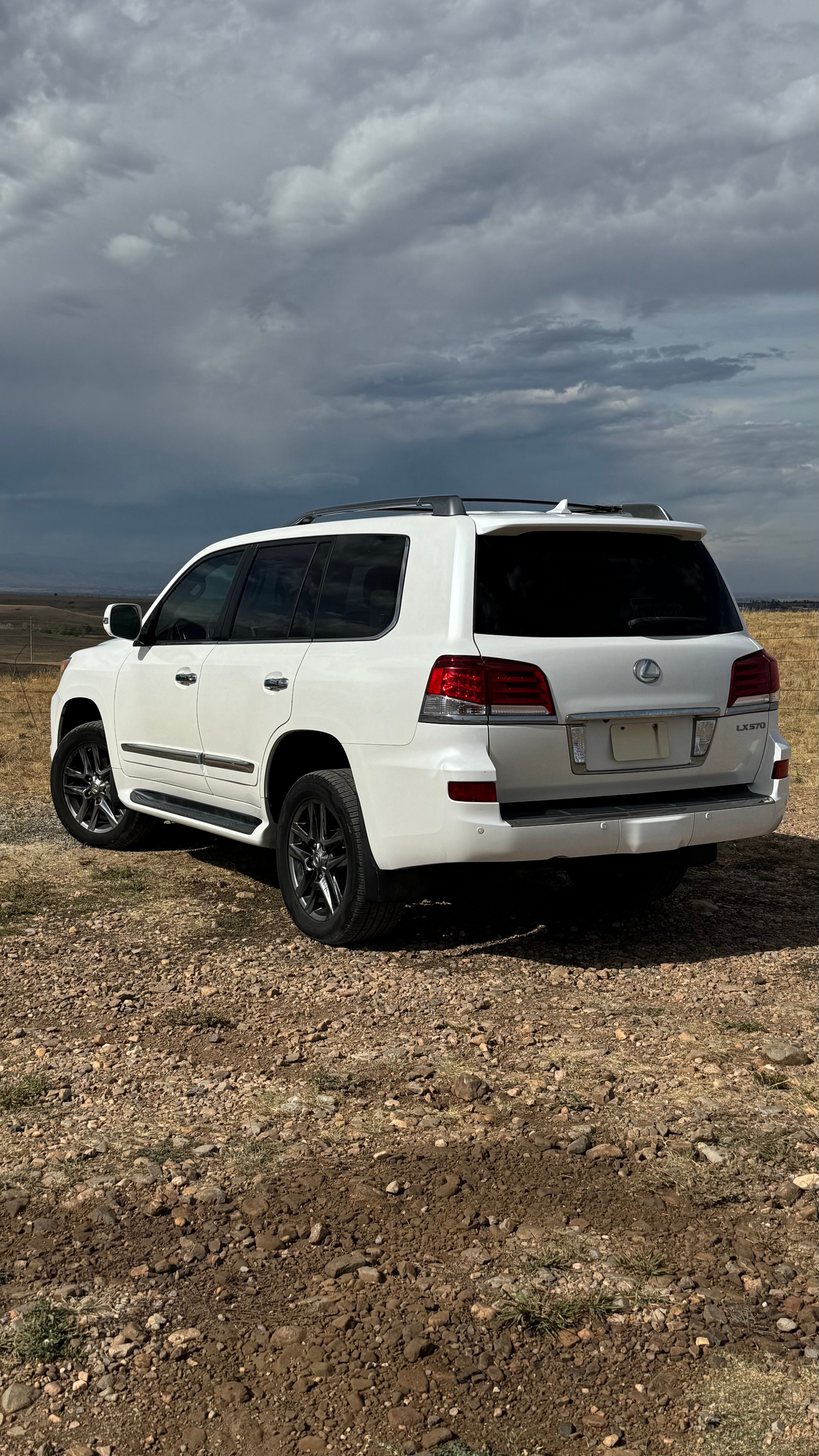 Used 2013 Lexus LX 570 4WD w/ Luxury Pkg w/Pre-crash image 1