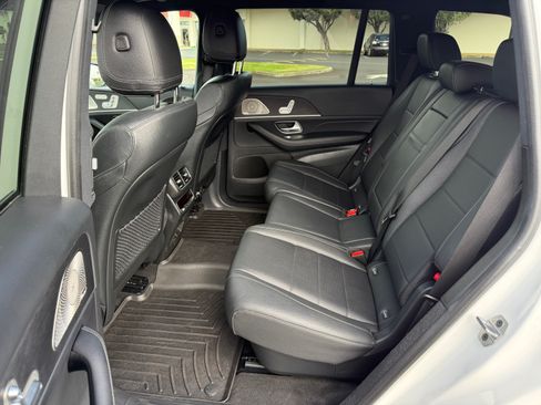 Used 2024 Mercedes-Benz GLS 450 4MATIC image 9