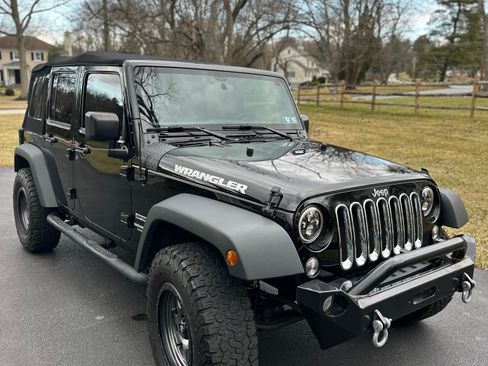 Used 2017 Jeep Wrangler Unlimited Sport w/ Quick Order Package 23S AWD/4WD image 2