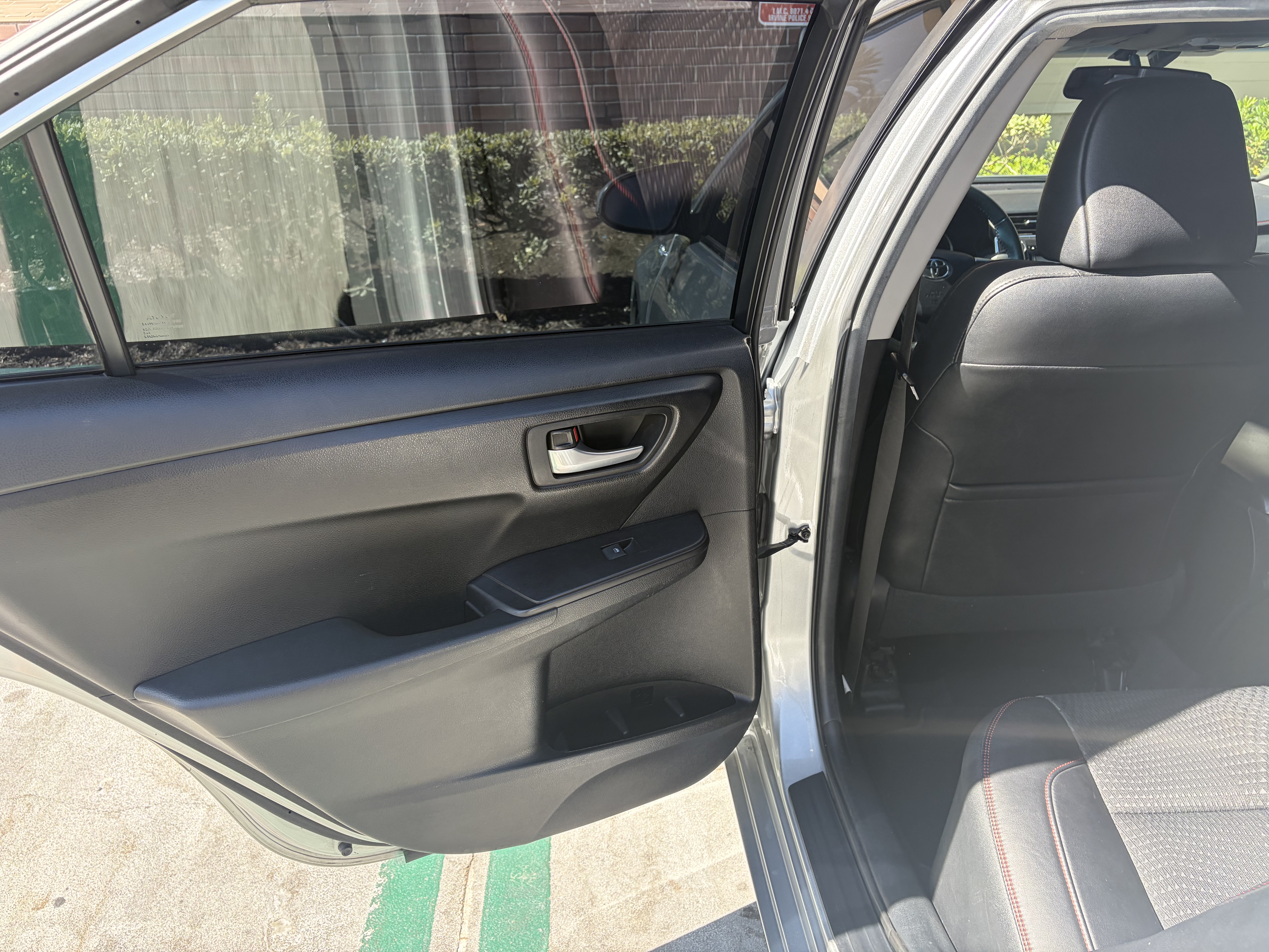Used 2015 Toyota Camry SE w/ Moonroof Package FWD image 15