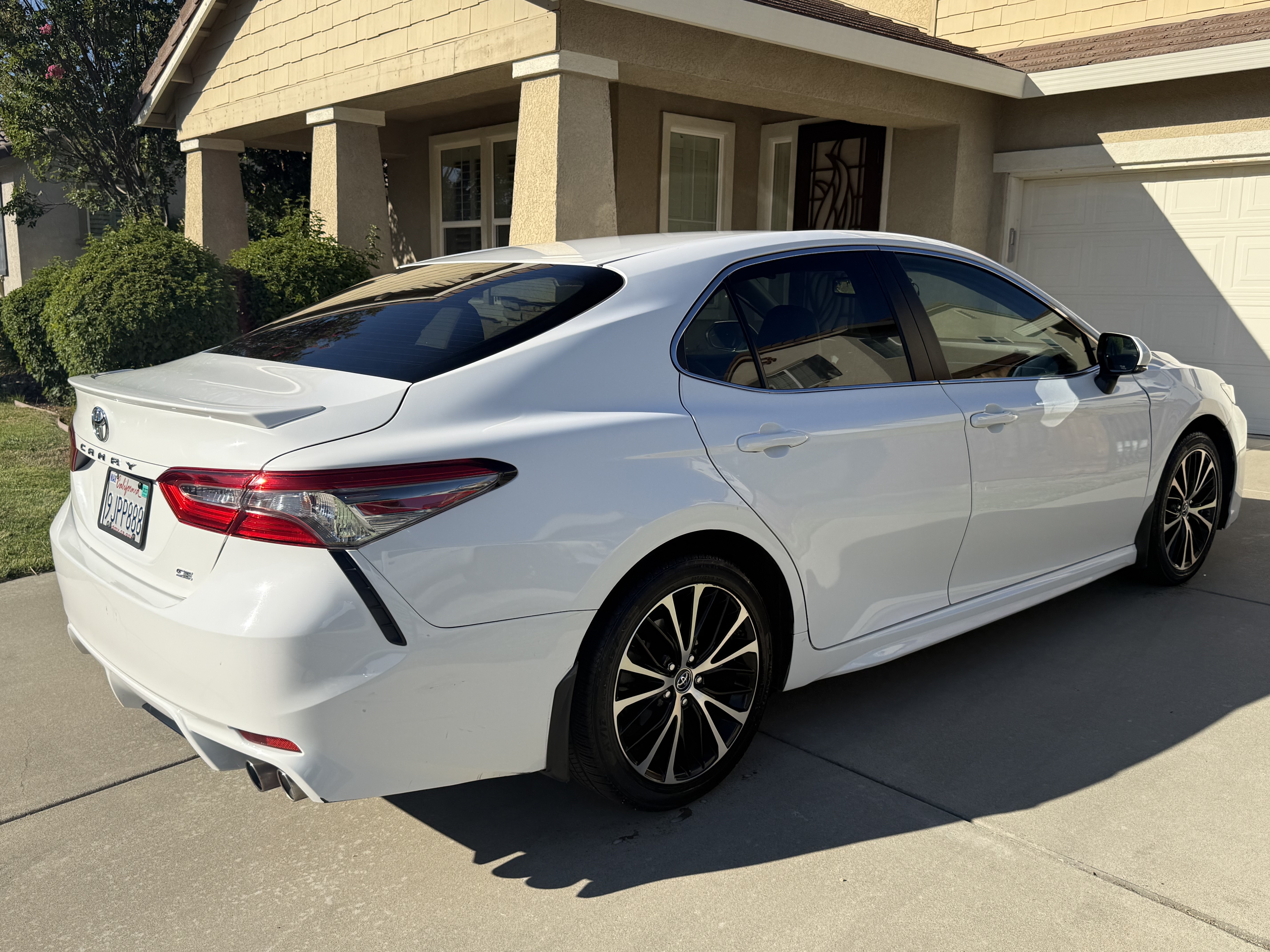 Used 2018 Toyota Camry SE w/ Moonroof Package FWD image 5