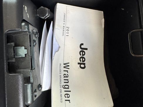 Used 2011 Jeep Wrangler Sport AWD/4WD image 13