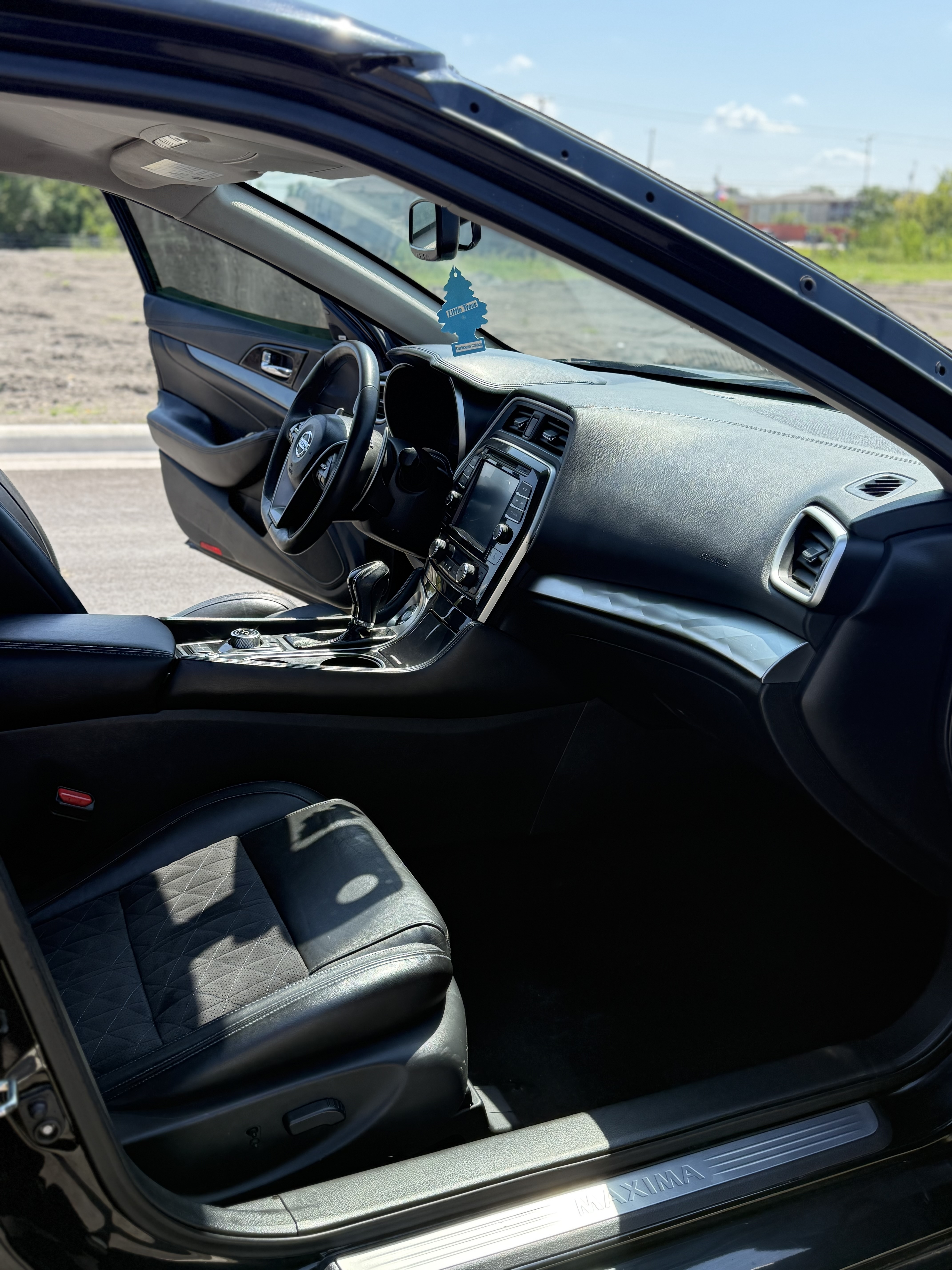 Used 2017 Nissan Maxima SR w/ Midnight Edition FWD image 6