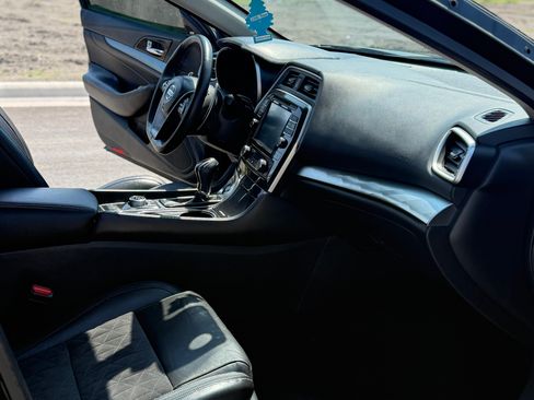 Used 2017 Nissan Maxima SR w/ Midnight Edition image 8