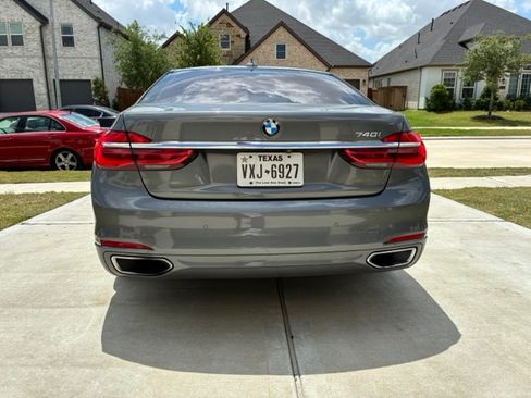 Used 2017 BMW 740i image 10