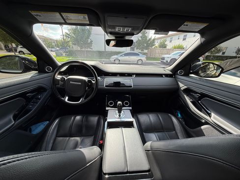 Used 2020 Land Rover Range Rover Evoque SE image 16