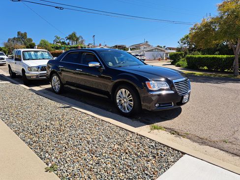 Used 2014 Chrysler 300 C w/ Light Group image 1