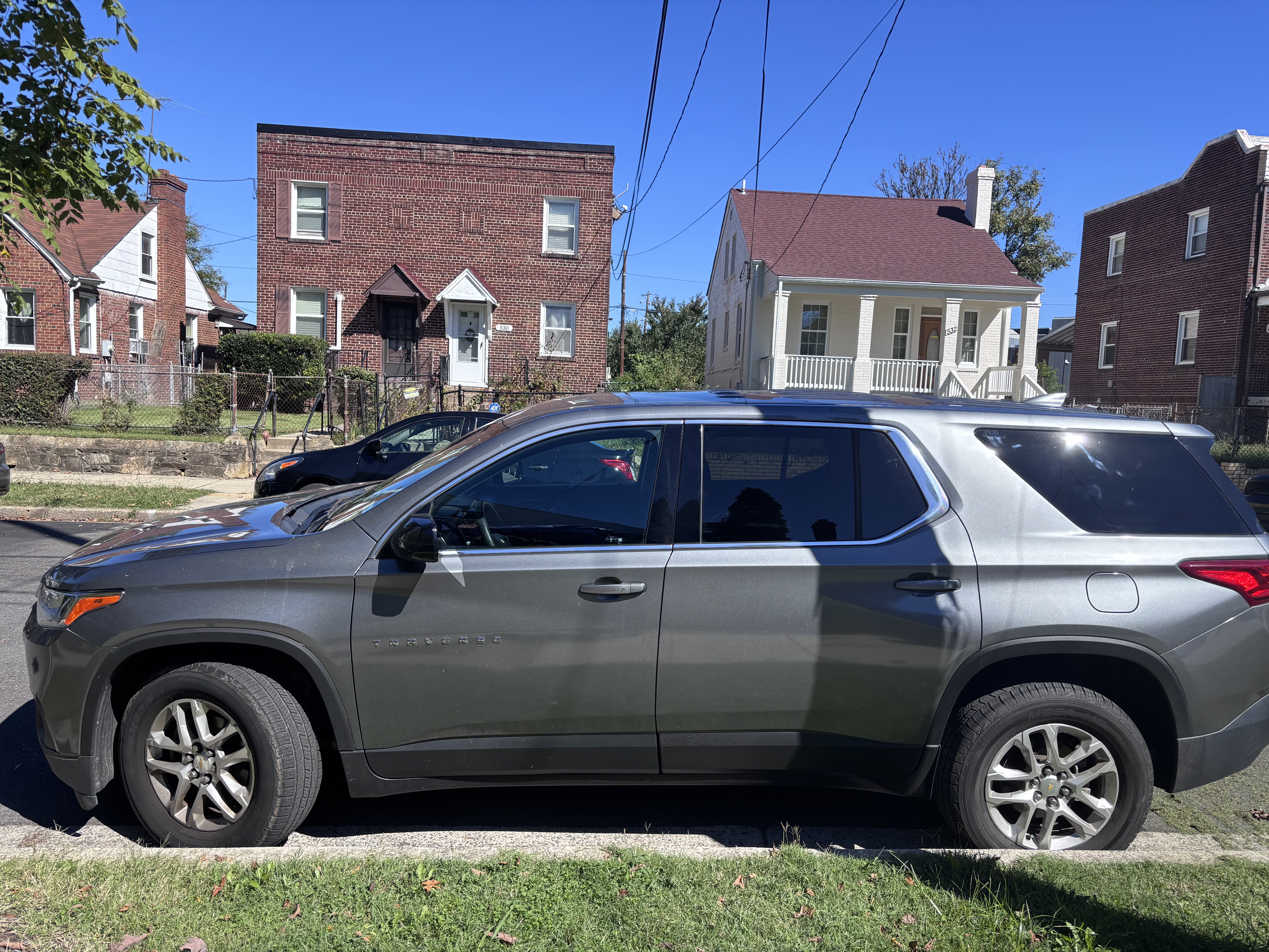 Used 2019 Chevrolet Traverse LS FWD image 2