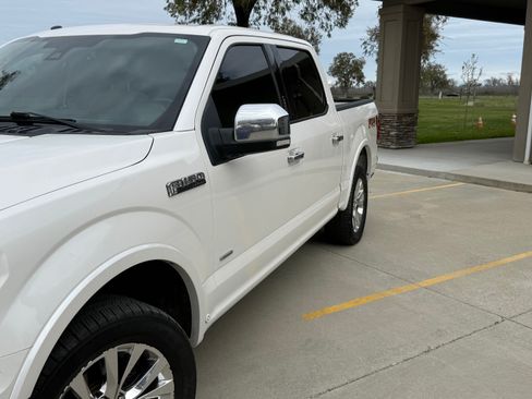 Used 2015 Ford F150 Lariat w/ Equipment Group 502A Luxury image 14