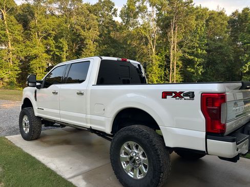 Used 2017 Ford F250 Platinum w/ Platinum Ultimate Package AWD/4WD image 11