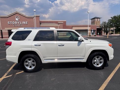 Used 2013 Toyota 4Runner SR5 AWD/4WD image 5