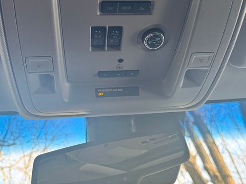 Used 2015 GMC Yukon XL Denali w/ Premium Package image 12