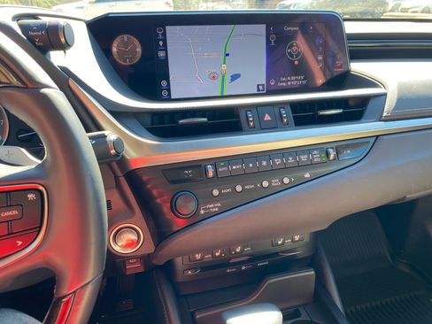 Used 2019 Lexus ES 350 350 Sedan 4D w/ Premium Package image 9