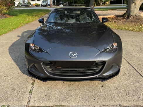 Used 2019 MAZDA MX-5 Miata Club w/ I-ACTIVSENSE Club Package image 2