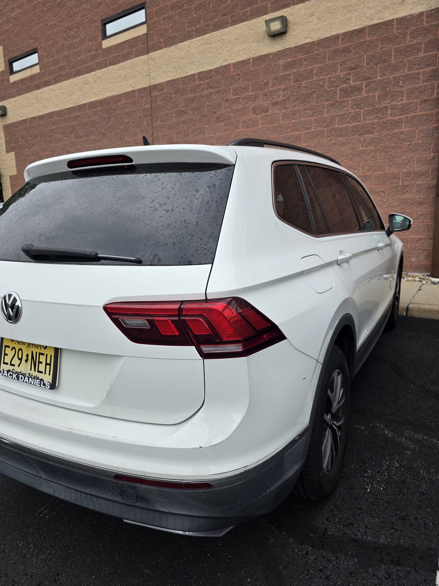 Used 2020 Volkswagen Tiguan SE R-Line AWD/4WD image 5