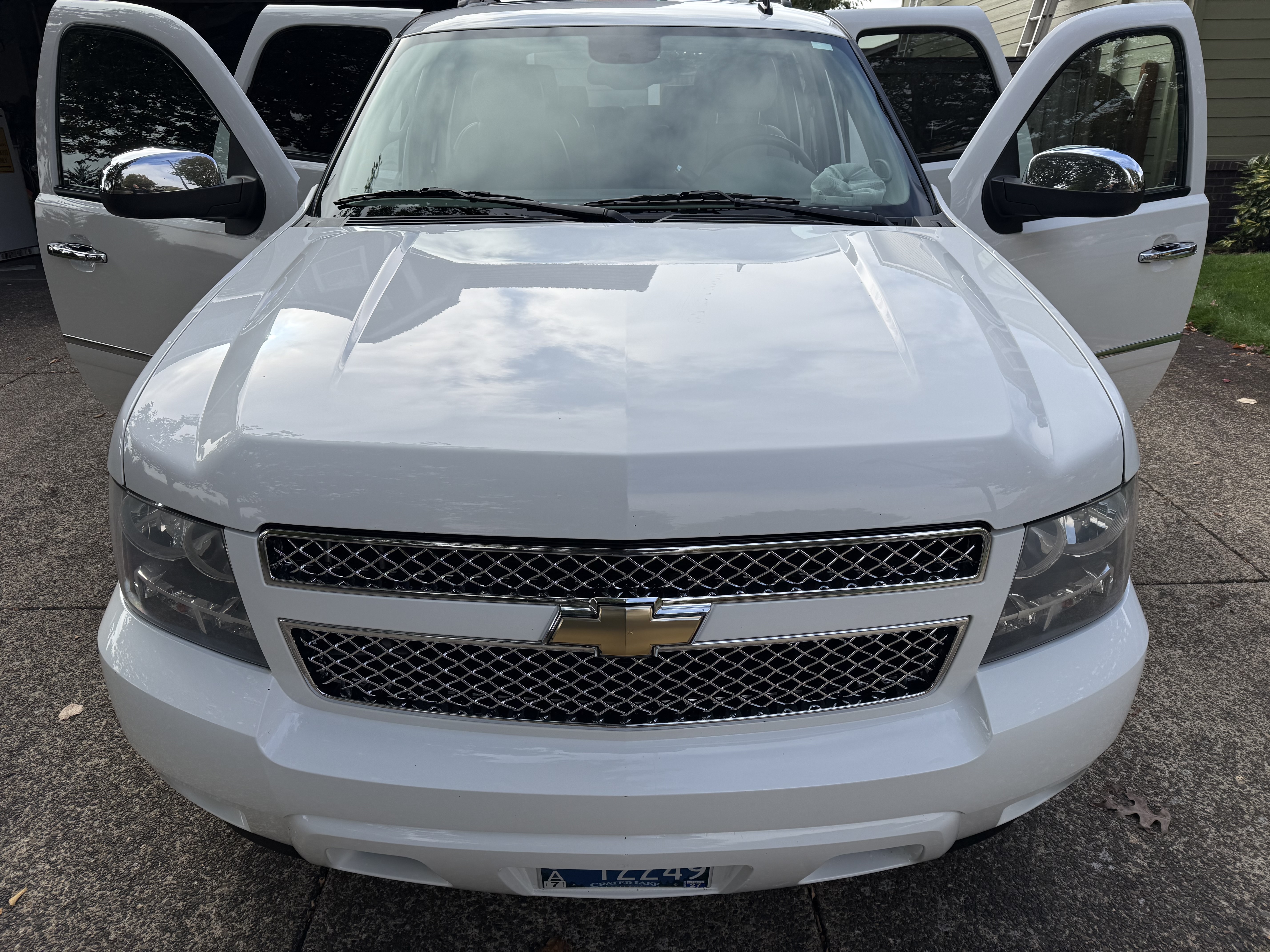 Used 2011 Chevrolet Tahoe LTZ AWD/4WD image 6